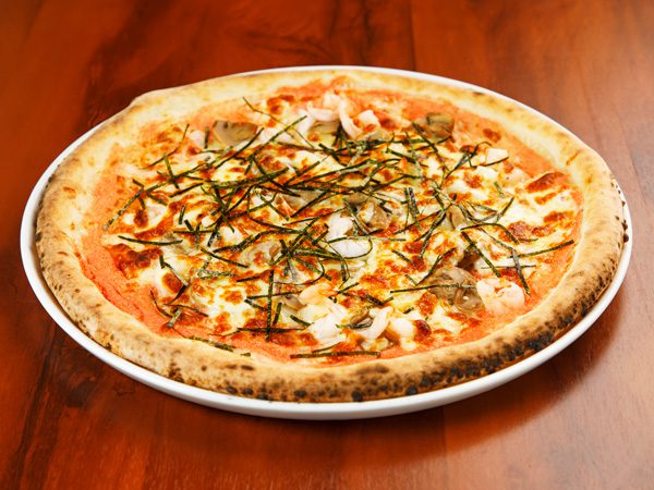 海老と博多明太クリームのピッツァジャポネーゼ<span>Pizza Japonaise with Plump Shrimps and Spicy Hakata Cod Roe Cream</span> 海老と博多明太クリームのピッツァジャポネーゼ<span>Pizza Japonaise with Plump Shrimps and Spicy Hakata Cod Roe Cream</span>