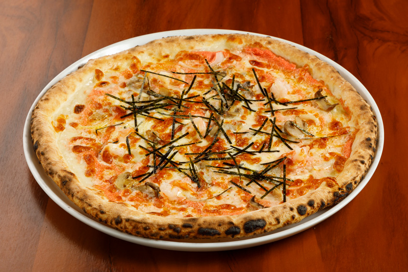 海老と博多明太クリームのピッツァジャポネーゼ<span>Pizza Japonaise with Plump Shrimps and Spicy Hakata Cod Roe Cream</span> 海老と博多明太クリームのピッツァジャポネーゼ<span>Pizza Japonaise with Plump Shrimps and Spicy Hakata Cod Roe Cream</span>