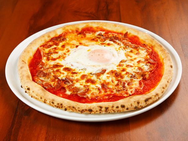 特製ベーコンととろとろ半熟卵のビスマルク<span>Pizza Bismarck with Bacon and Soft-Boiled Egg</span> 特製ベーコンととろとろ半熟卵のビスマルク<span>Pizza Bismarck with Bacon and Soft-Boiled Egg</span>